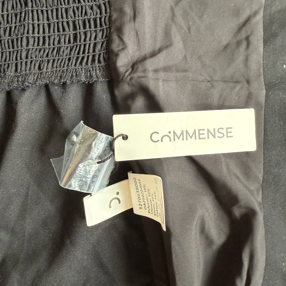 NWT Commense Black Top with Textured Detail - Picture 4 of 4
